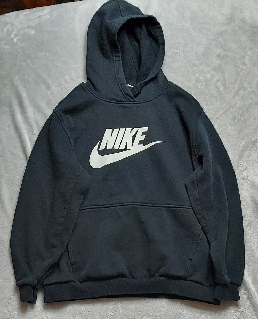 Nike Boys Black Hoodie Size XL in Like New Condition